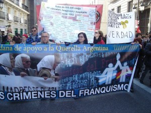 La querella argentina contra los crímenes del franquismo sigue adelante